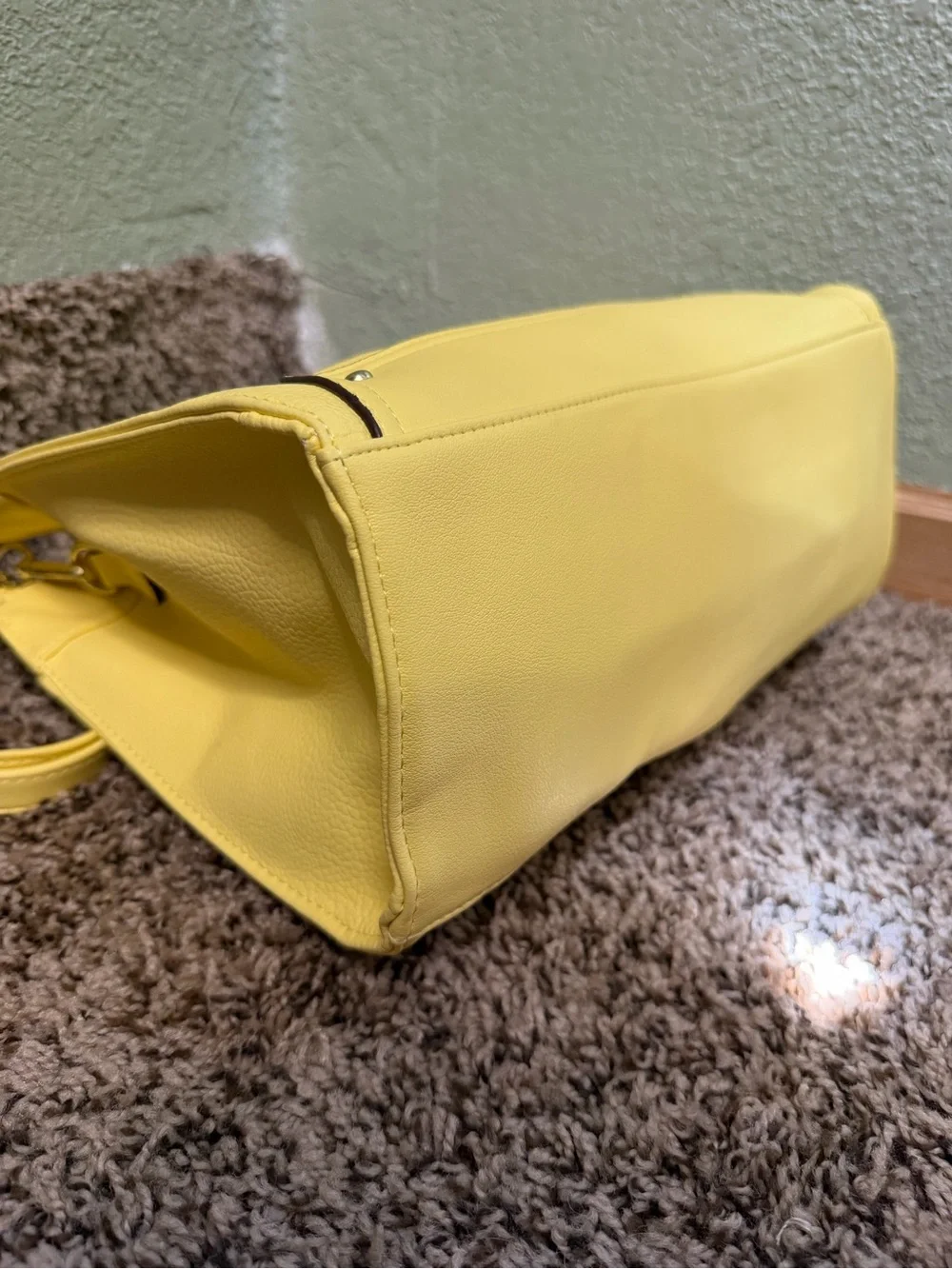 Juicy Couture closure type